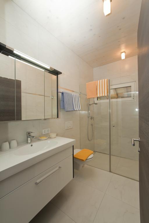 Haus Waldrand Daire Oberndorf in Tirol Oda fotoğraf