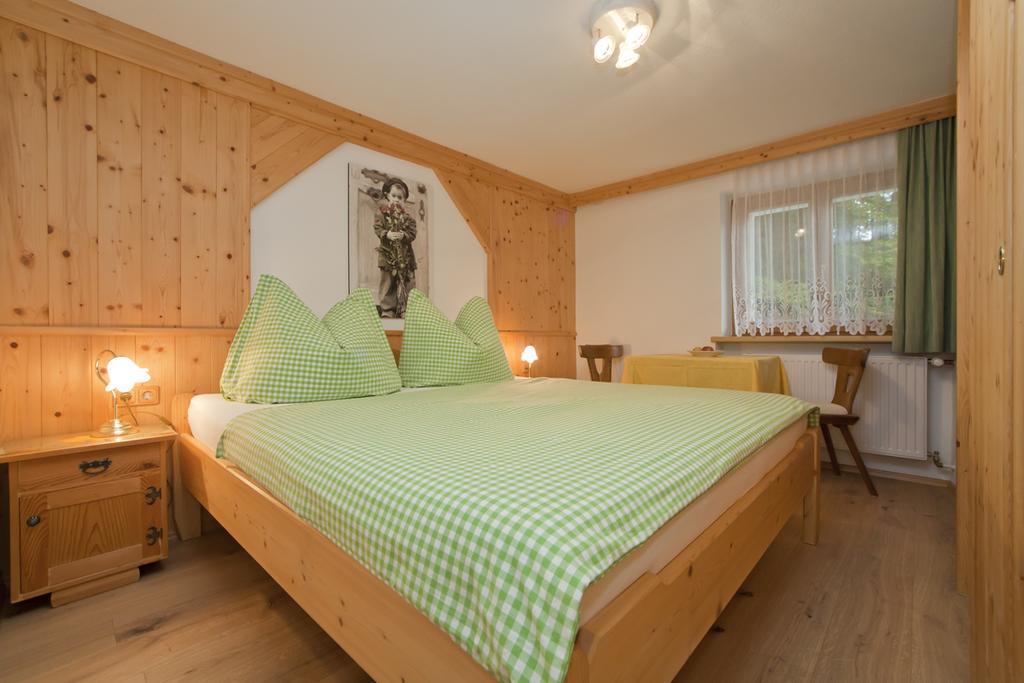 Haus Waldrand Daire Oberndorf in Tirol Dış mekan fotoğraf