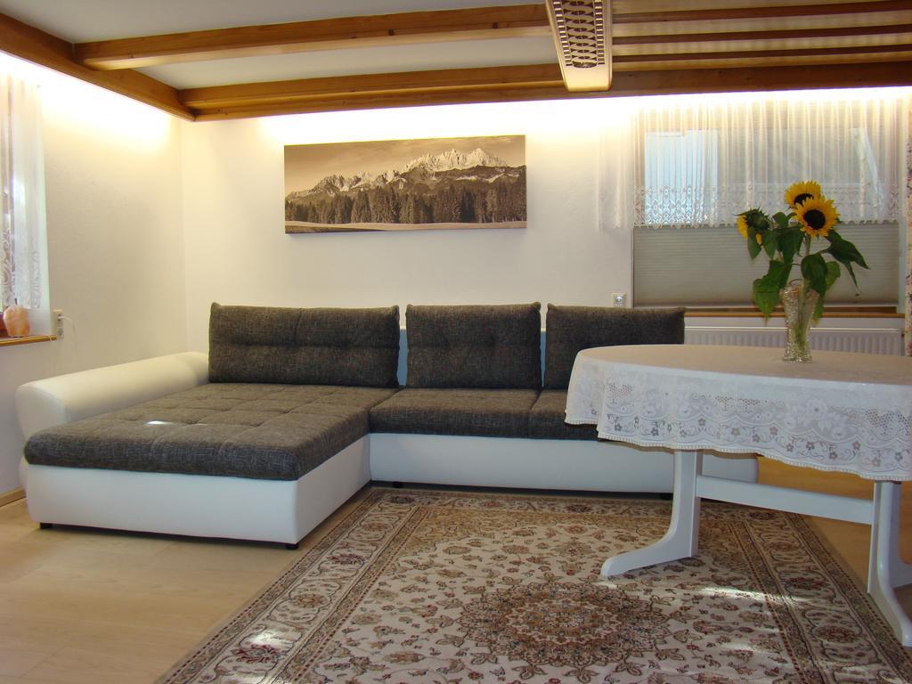 Haus Waldrand Daire Oberndorf in Tirol Dış mekan fotoğraf